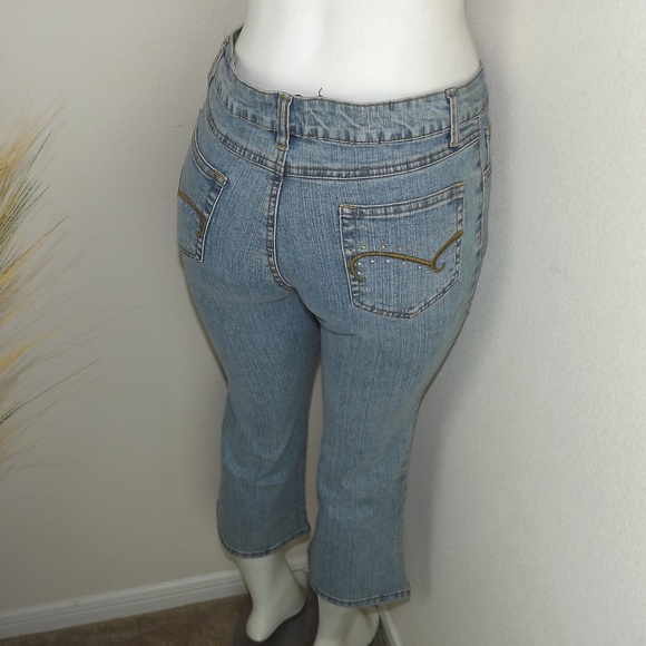 Cropped Light Wash Blue Denim Jeans - Picture 5 of 7